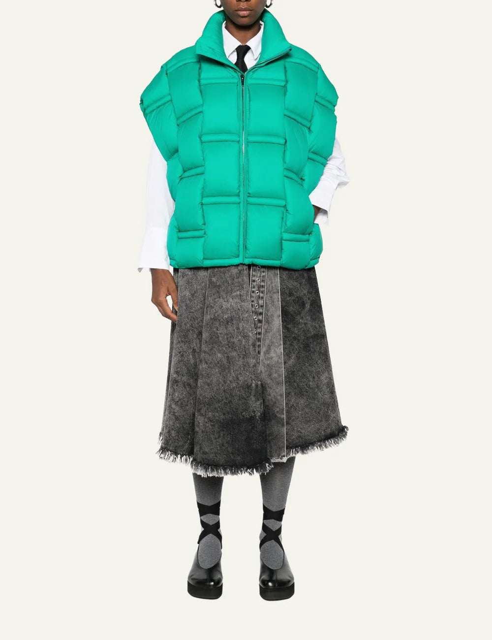 Raxxy sculptural puffer jacket σε electric blue με 3D quilted volume και funnel neck, women’s outerwear.