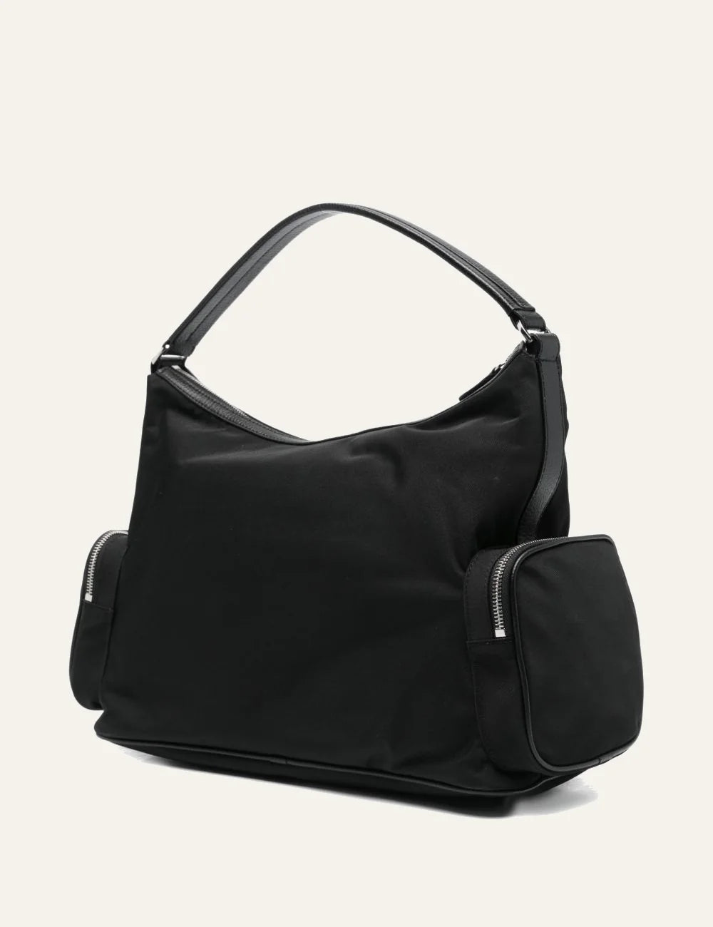 “Stella McCartney Dartmoor bag side view σε black nylon με structured side zip pockets.”