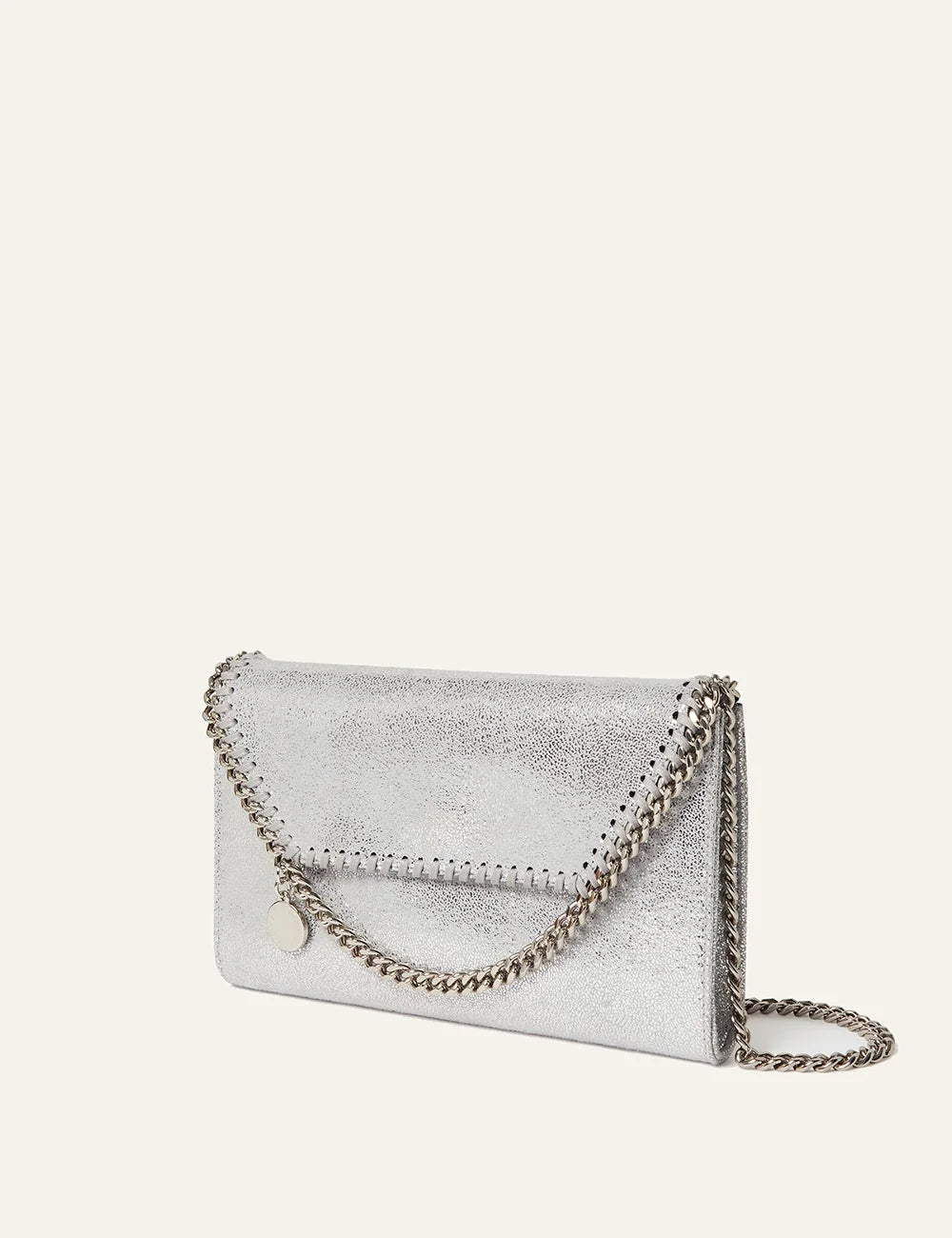 Stella McCartney Falabella silver wallet crossbody side view με chain detail