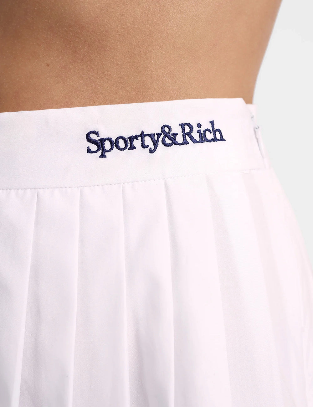 SPORTY & RICH SERIF LOGO ANAE SKIRT