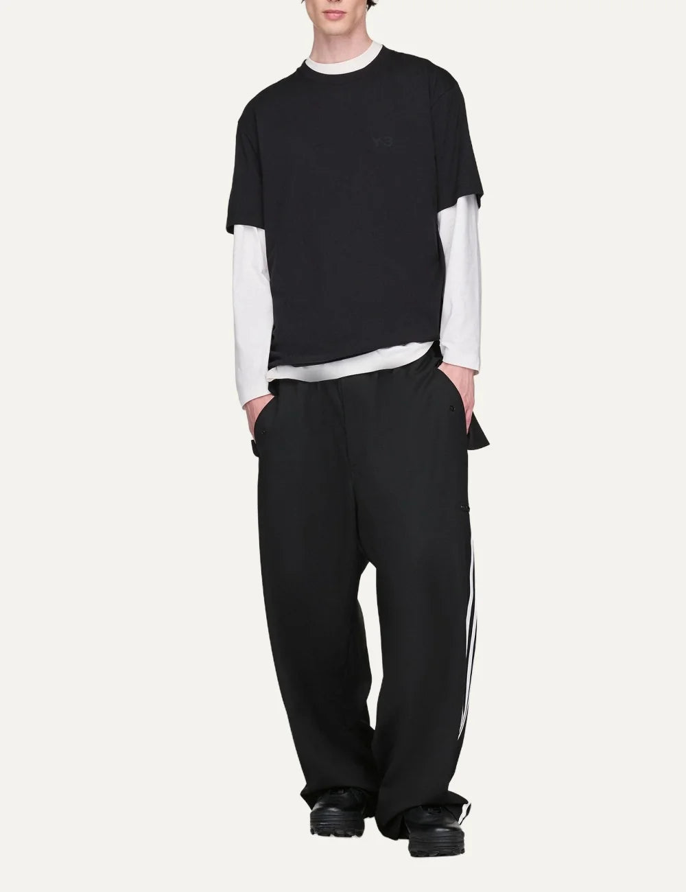 Y-3 men's black cotton short sleeve T-shirt with logo full body