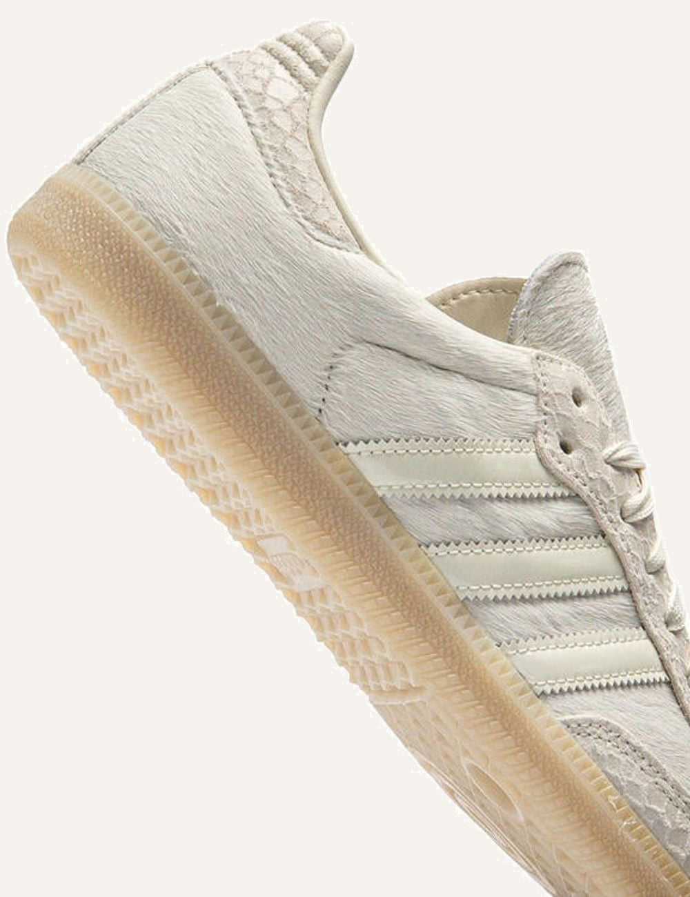 Adidas Samba OG Sneakers Off White close up stripes detail view