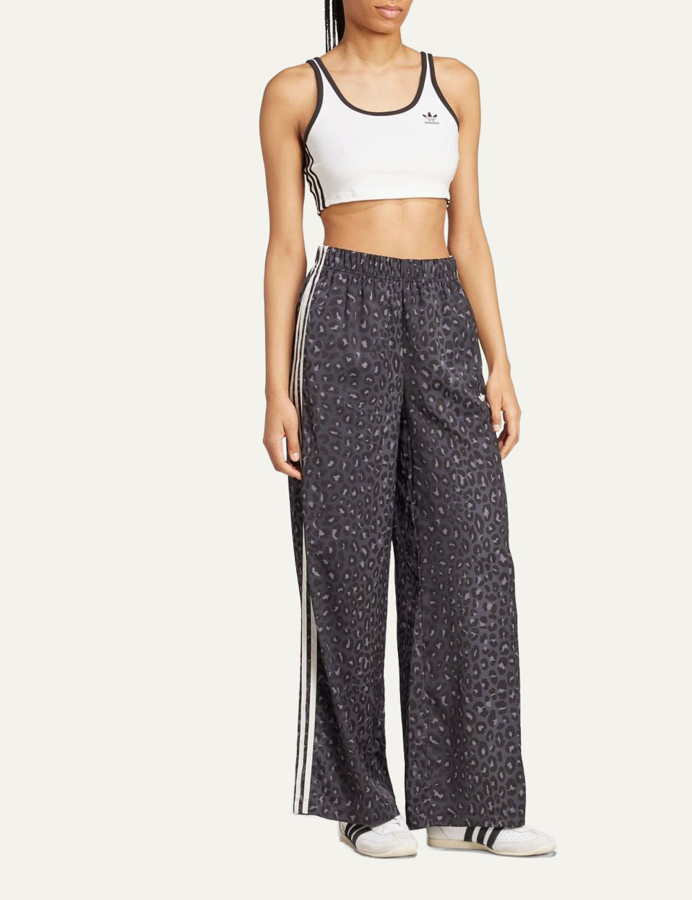 Full body look adidas Originals wide-leg pants with 3-Stripes