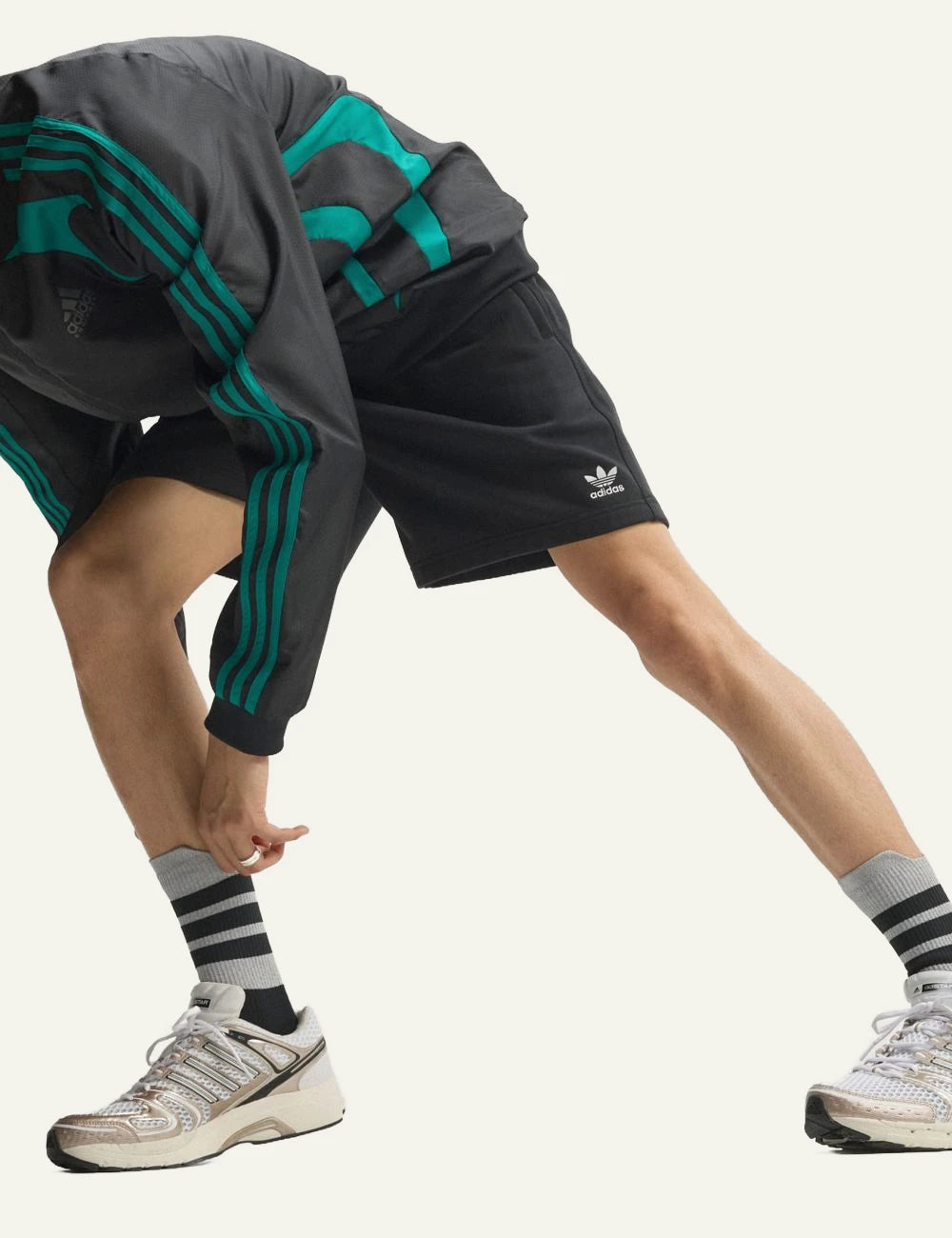 Men's adidas Originals Adistar Control 5 sneakers in white, grey and champagne metallic full