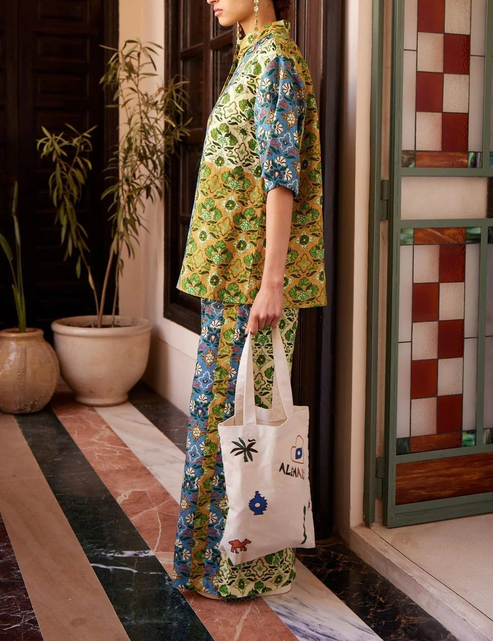 ALEMAIS Ali Spliced Pant side view wide leg pants σε μπλε και πράσινο μοτίβο