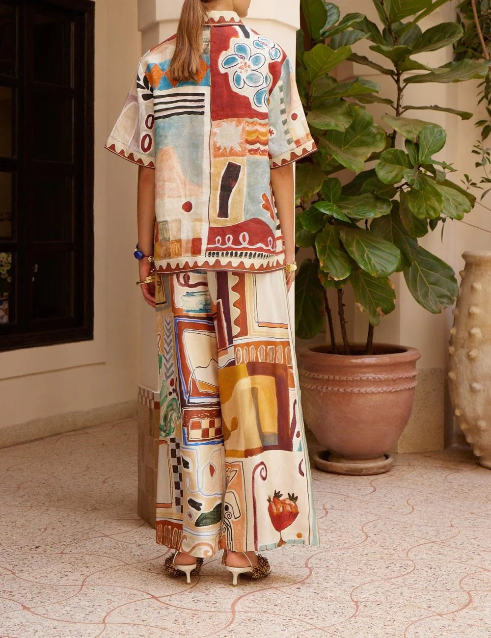 Back view ALEMÁIS Michelle silk pants with abstract artwork print