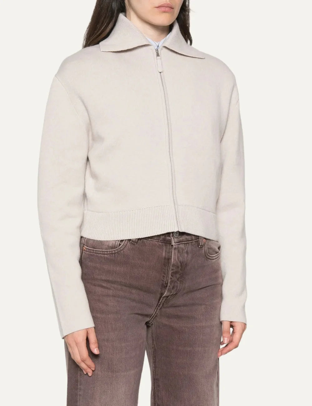 Allude women's light beige wool and cashmere knit cardigan with ribbed collar, front zip closure and long sleeves model