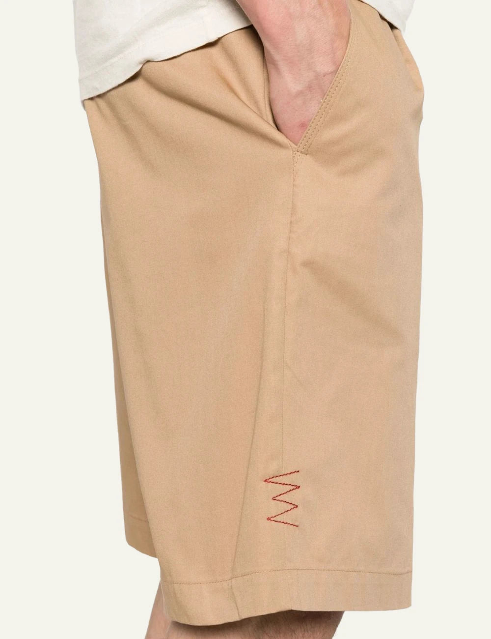 Amaranto beige cotton shorts tailored side detail view