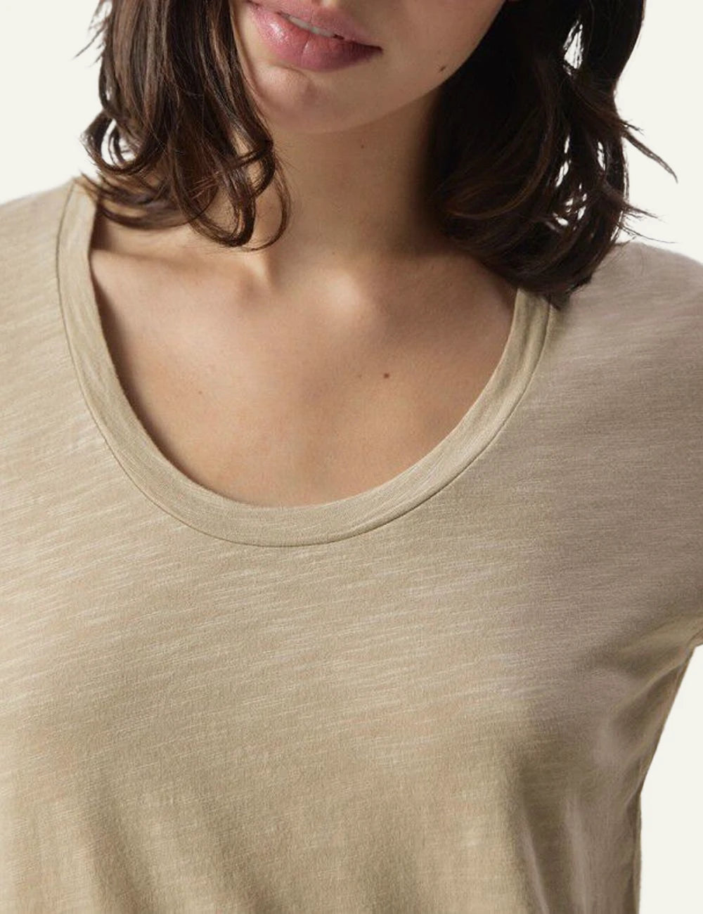 American Vintage t-shirt beige scoop neck short sleeve front detail view