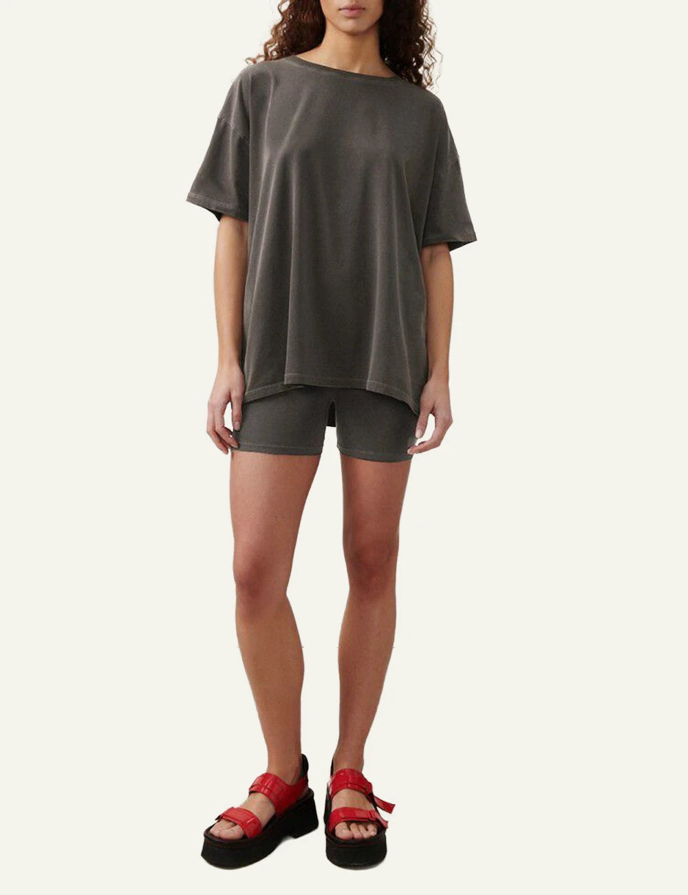 american vintage t-shirt dark brown short sleeve relaxed fit front full bod view