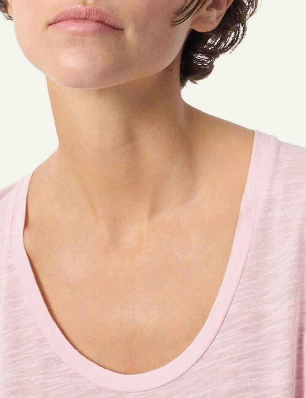 American Vintage t-shirt light pink scoop neck short sleeve front detail view
