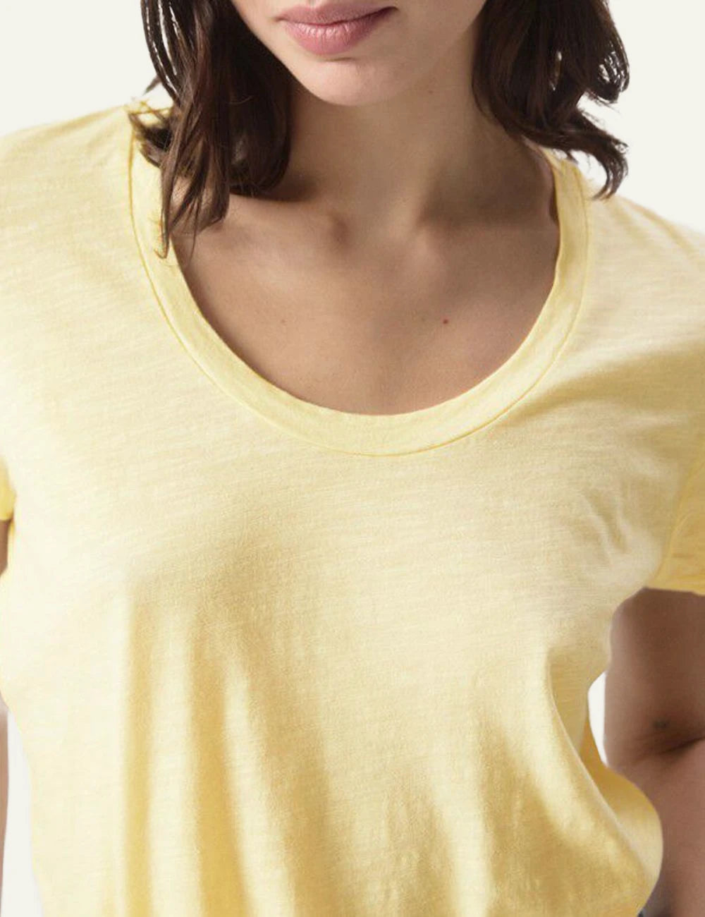 American Vintage t-shirt light yellow scoop neck short sleeve front detail view