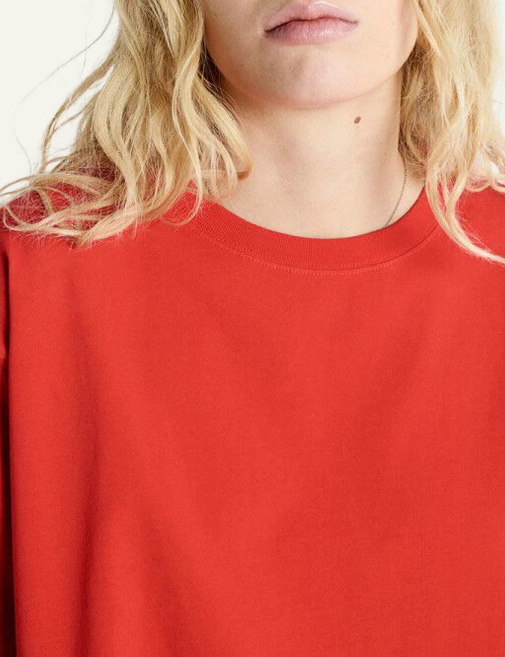 american vintage t-shirt red crew neck short sleeve front detail view