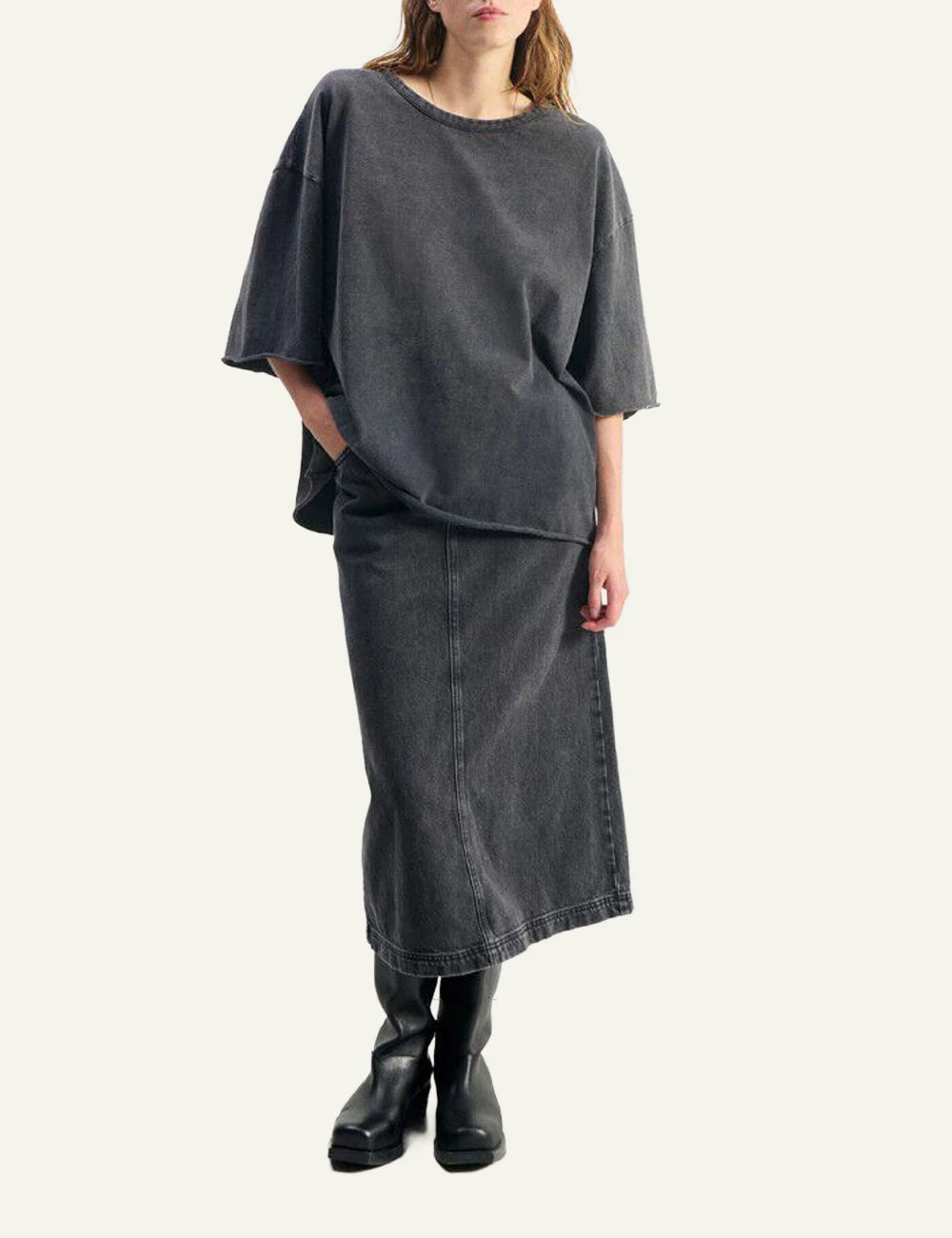 american vintage t-shirt washed dark grey oversized short sleeve front full body view