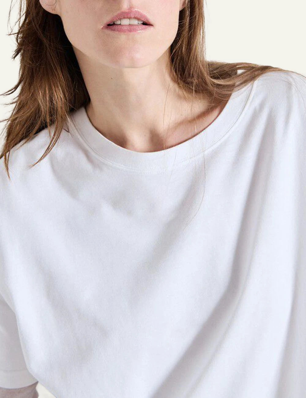 american vintage t-shirt white crew neck short sleeve front detail view