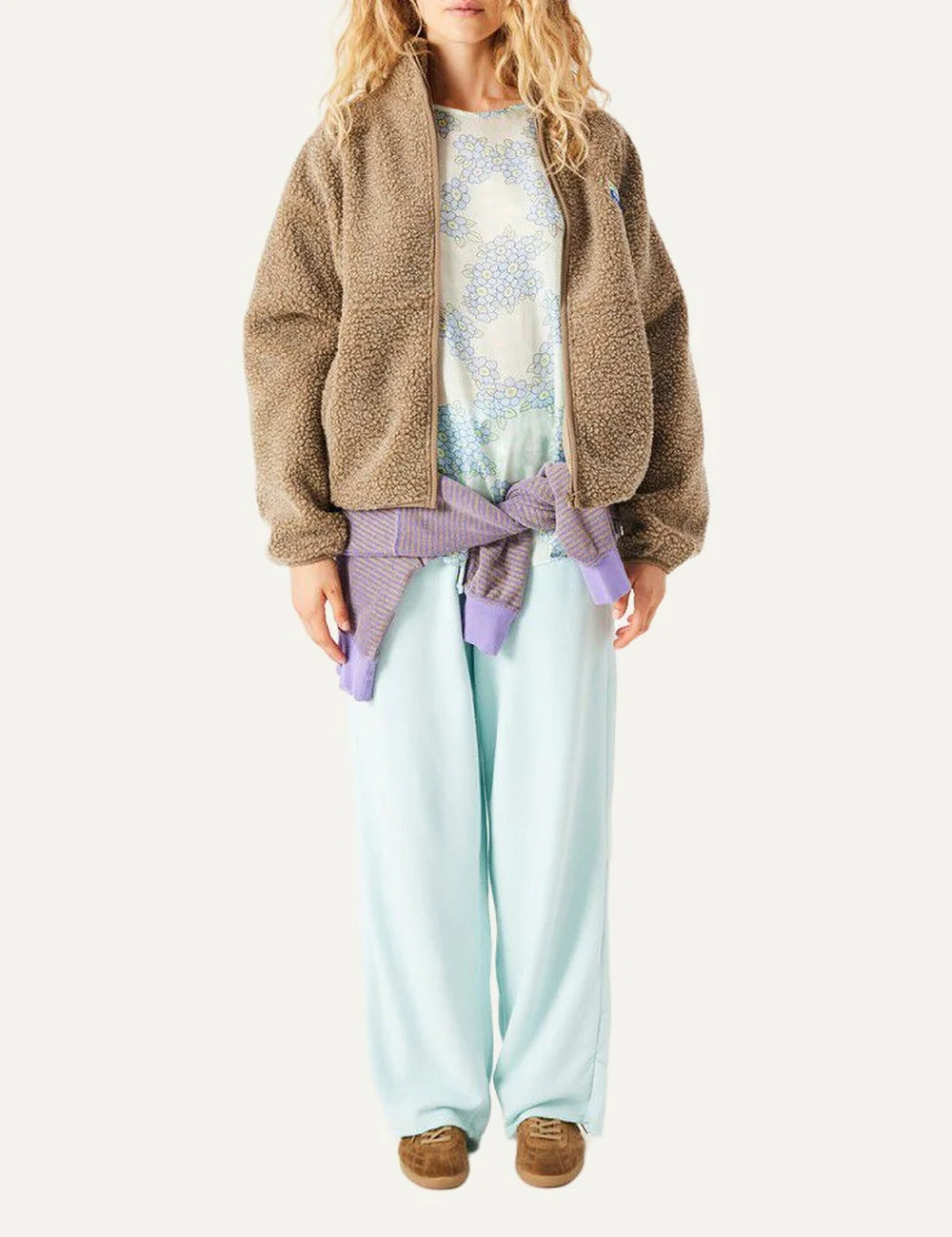 American Vintage women's beige shearling-effect zip jacket full body