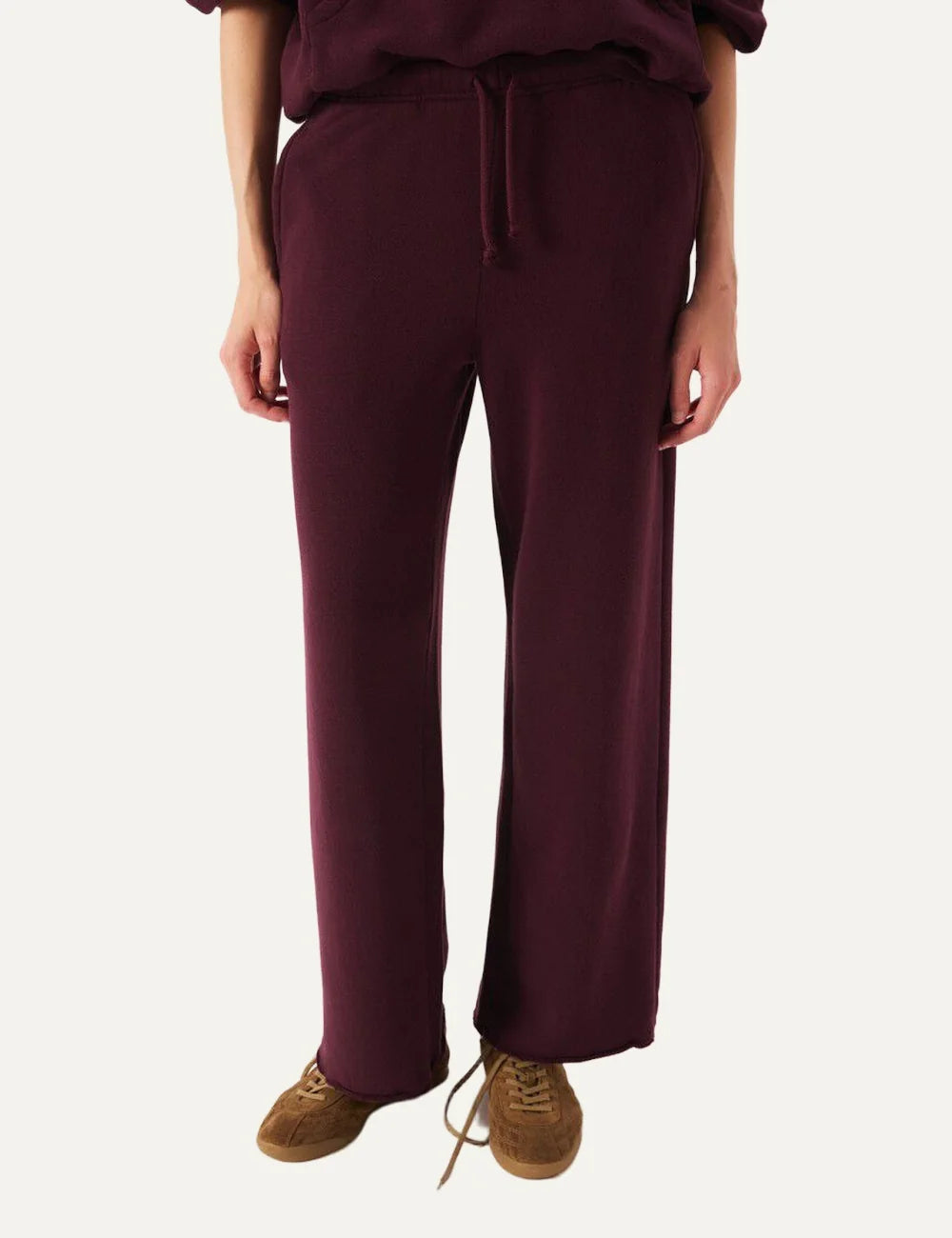 American Vintage women's burgundy loose fit cotton joggers model