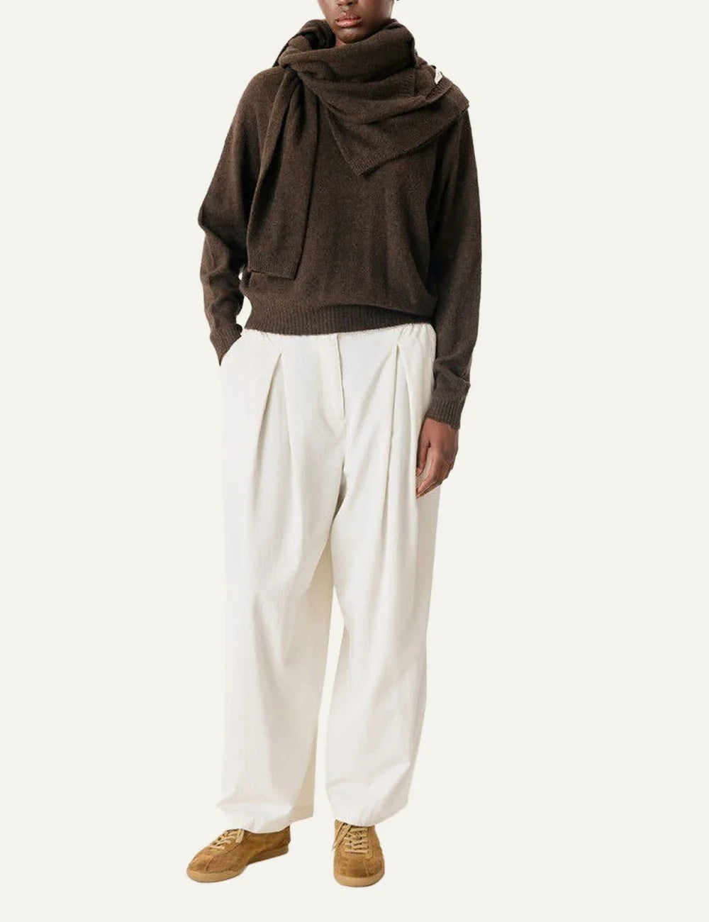 American Vintage women's dark brown melange soft knit sweater with round neck and bubble sleeves full body