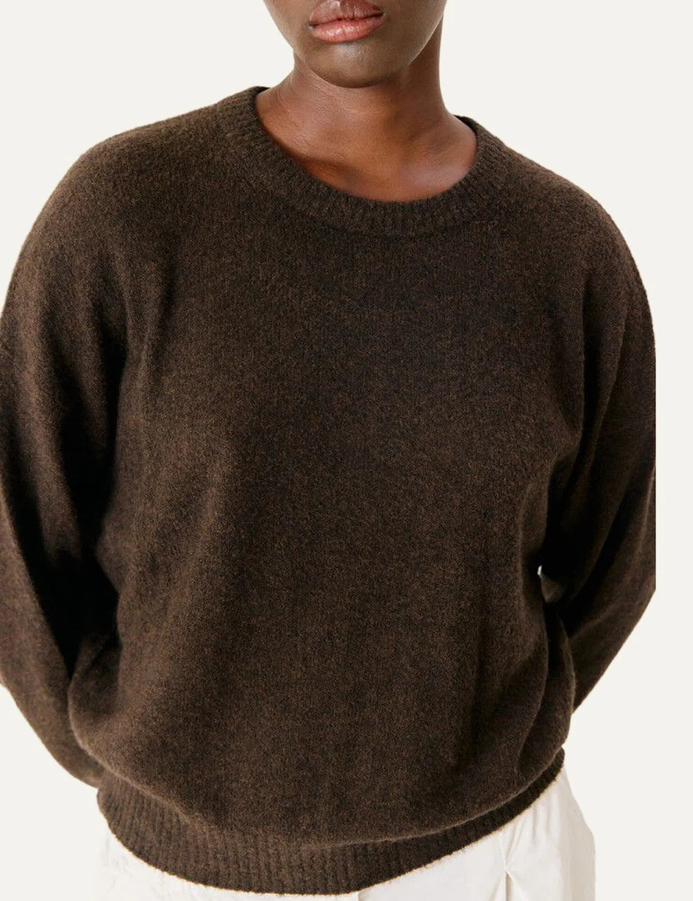 American Vintage women's dark brown melange soft knit sweater with round neck and bubble sleeves detail