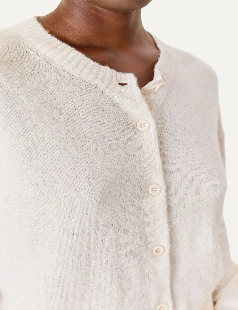  American Vintage women's ecru melange soft knit cardigan with button fastening detail