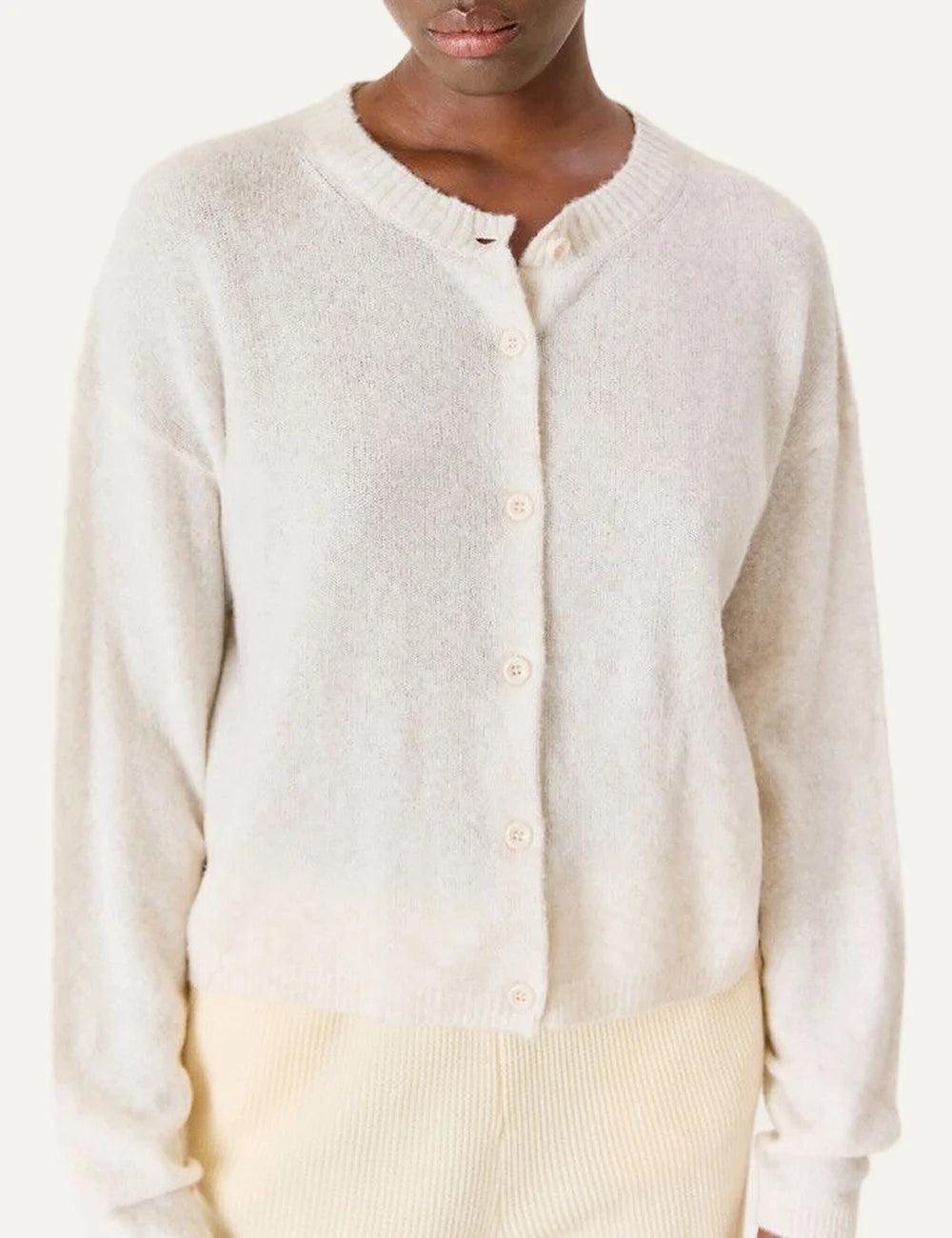  American Vintage women's ecru melange soft knit cardigan with button fastening detail