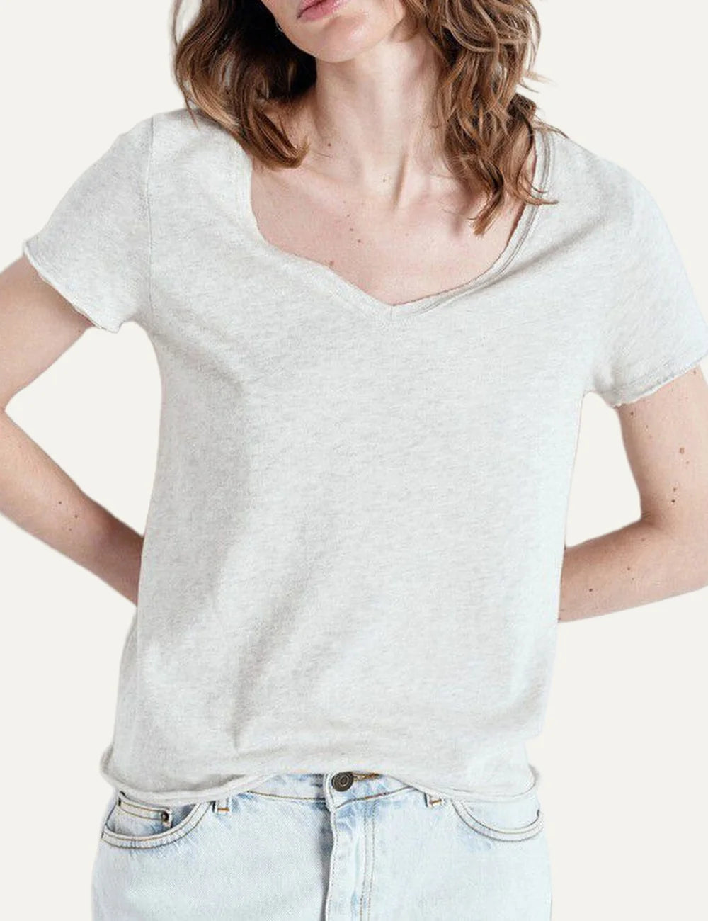 American Vintage women's light grey melange cotton V-neck t-shirt detail