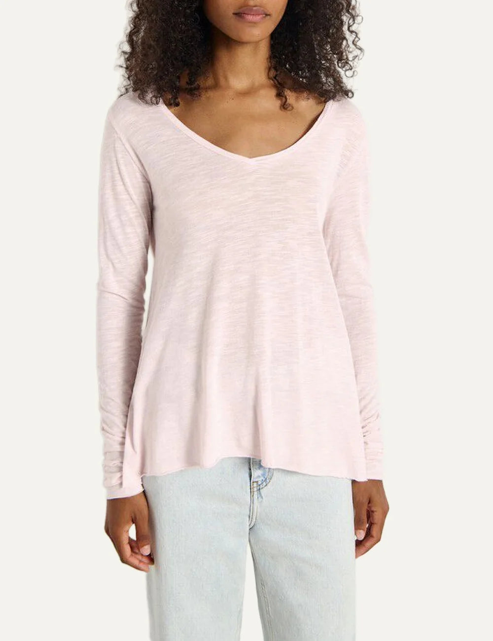 American Vintage women's light pink long sleeve V-neck top model