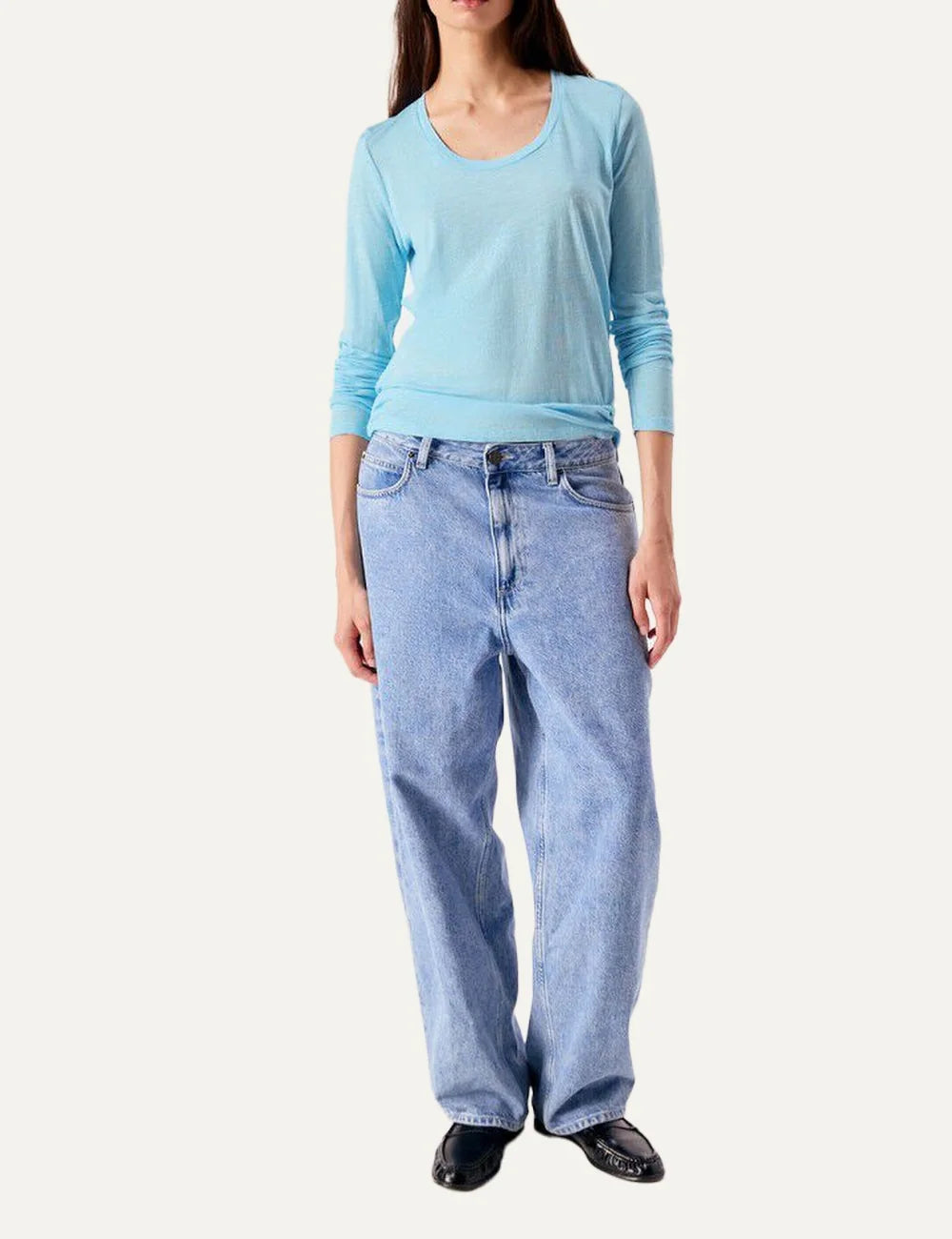  American Vintage women's vintage sky blue cotton blend long sleeve U-neck T-shirt full body