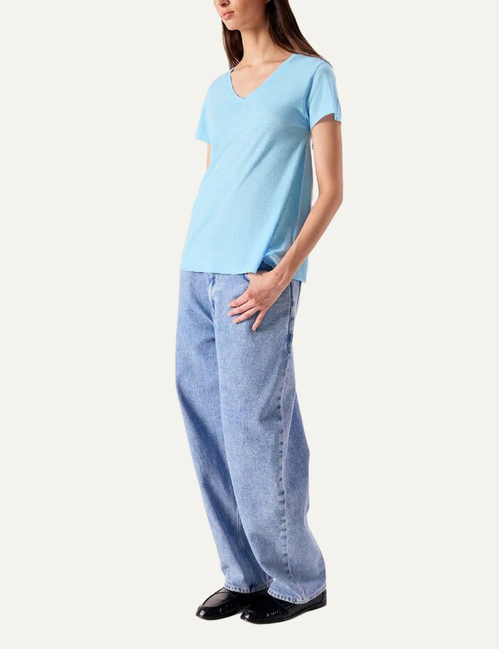 American Vintage women's vintage sky blue cotton jersey V-neck T-shirt full body