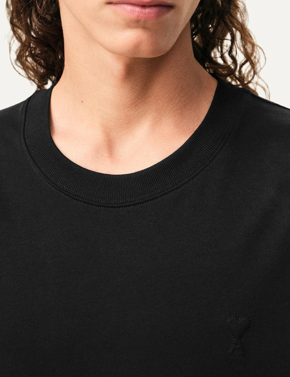 AMI Paris men black organic cotton T-shirt with tonal Ami de Coeur logo detail