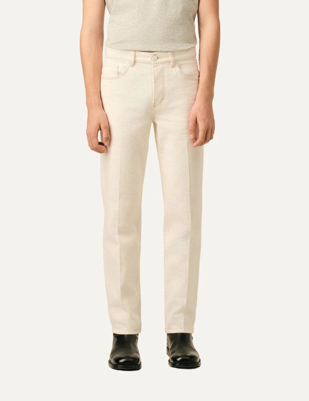 Ami Paris men's cream straight leg denim jeans with regular waist, five pockets, button fly and tonal metal rivets model