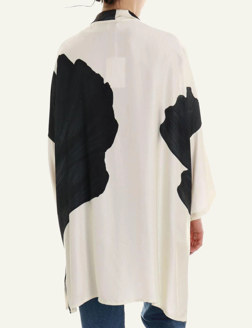 Anonyme kimono black white patterned viscose tie back model view