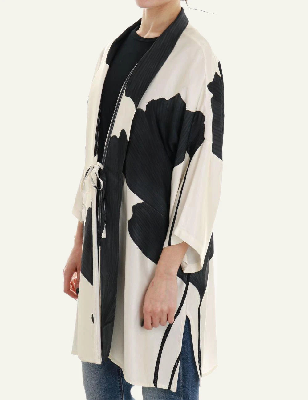 Anonyme kimono black white patterned viscose tie side model view