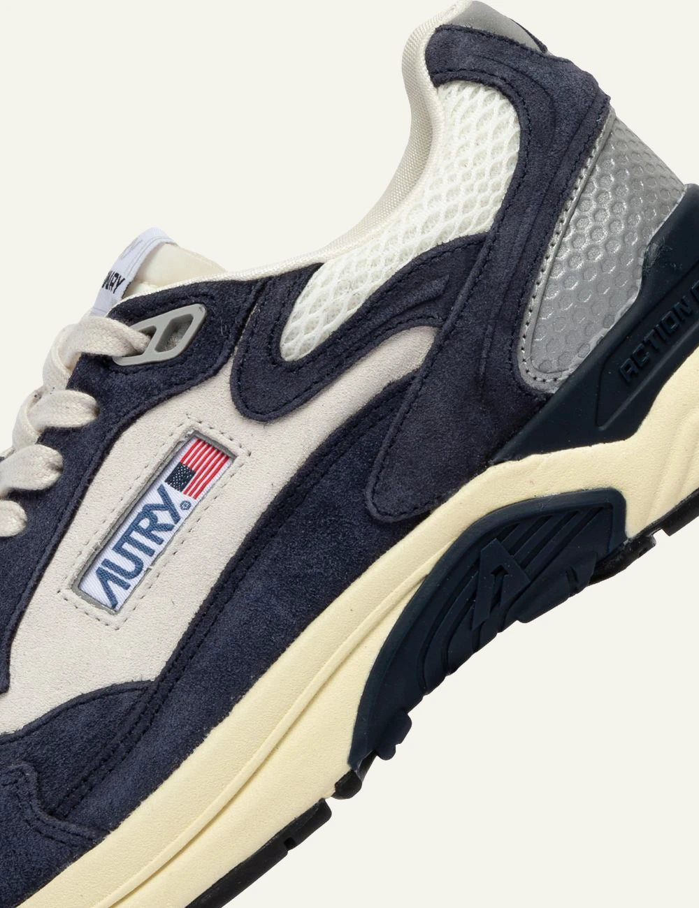 Autry Hyperway Low man soft blue silver side logo