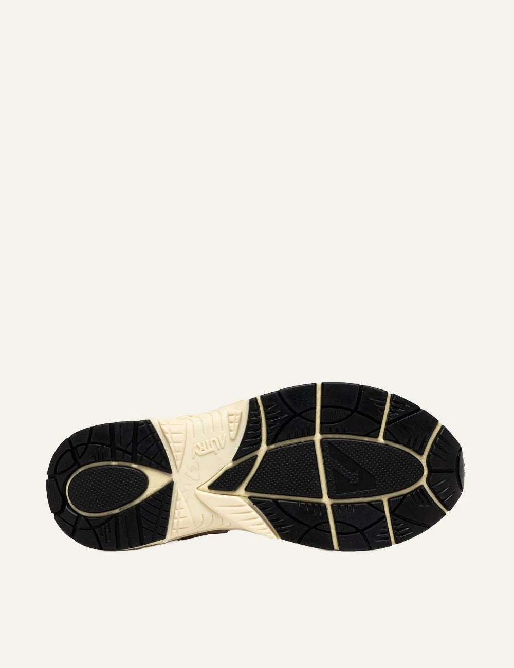 Autry Hyperway Low wom sand silver rubber sole detail