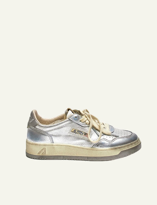 Autry low sneaker metallic silver leather side view