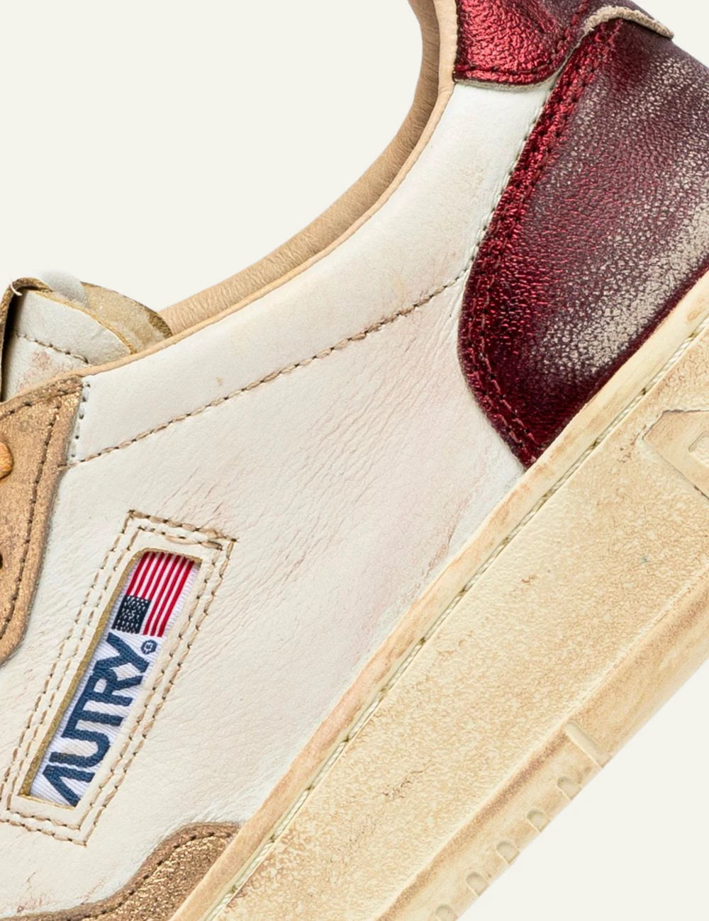 Autry Medalist Low Super Vintage sneakers white gold red detail side detail view