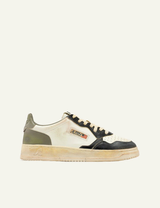 Autry Medalist low sneaker white black green vintage effect side view