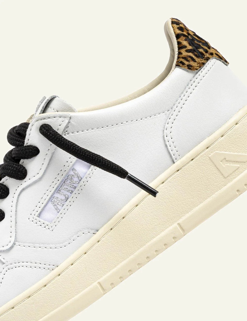 Autry Medalist low sneaker white leather leopard heel detail side angle