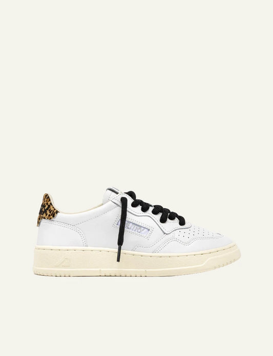 Autry Medalist low sneaker white leather leopard heel detail side view