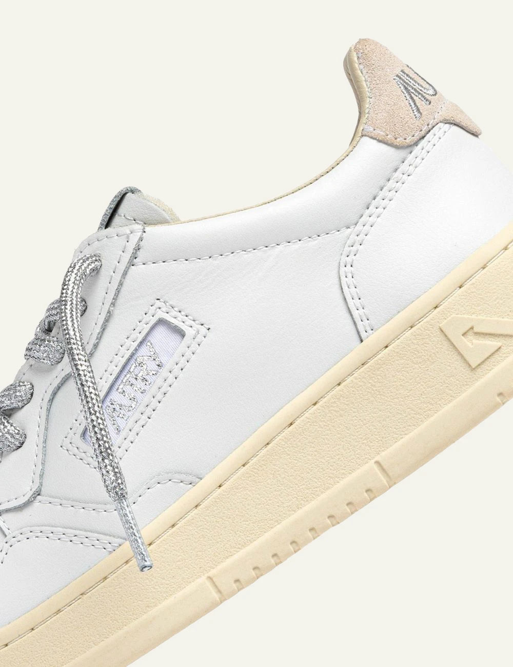Autry Medalist low sneaker white leather silver lurex laces side angle