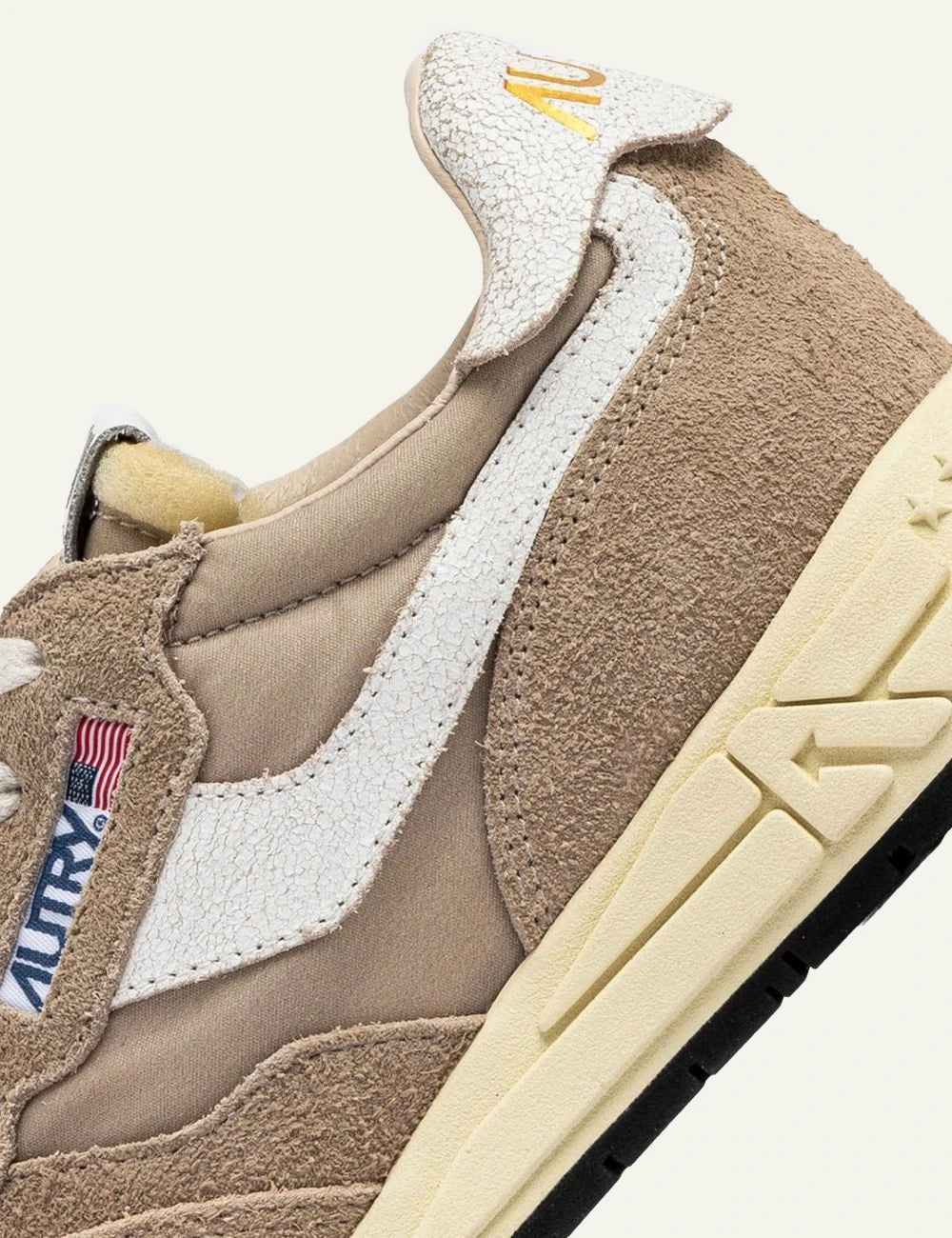 Autry Reelwind low sneaker beige suede nylon side angle