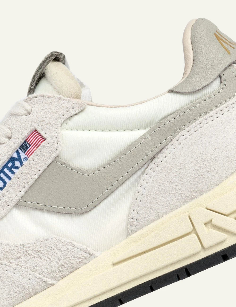 Autry Reelwind low sneaker light beige suede nylon side angle