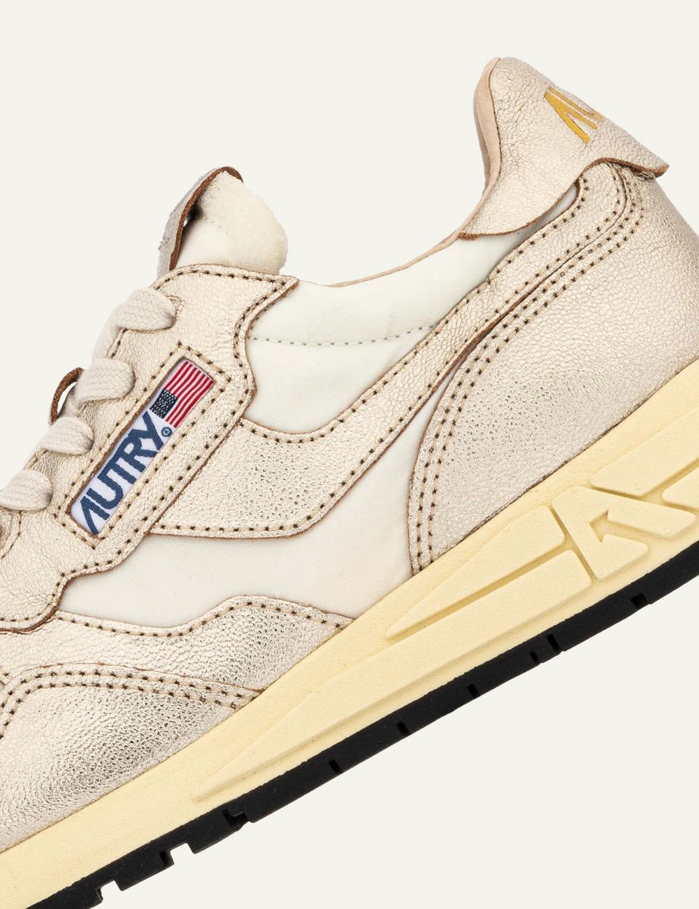 Autry Reelwind Low women sneakers white gold metallic logo detail