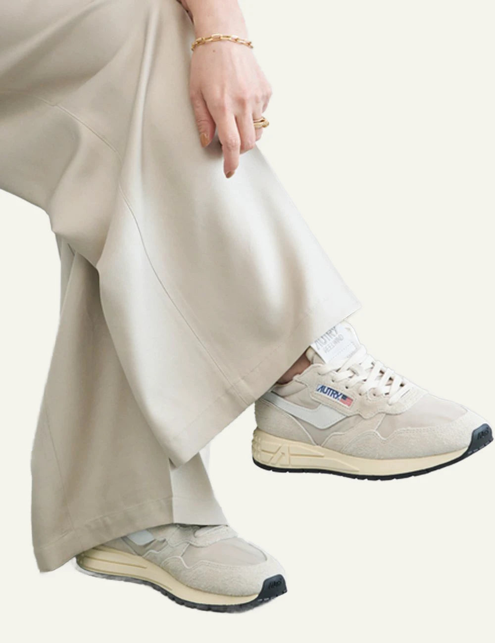 Autry sneakers beige suede nylon leather low model view
