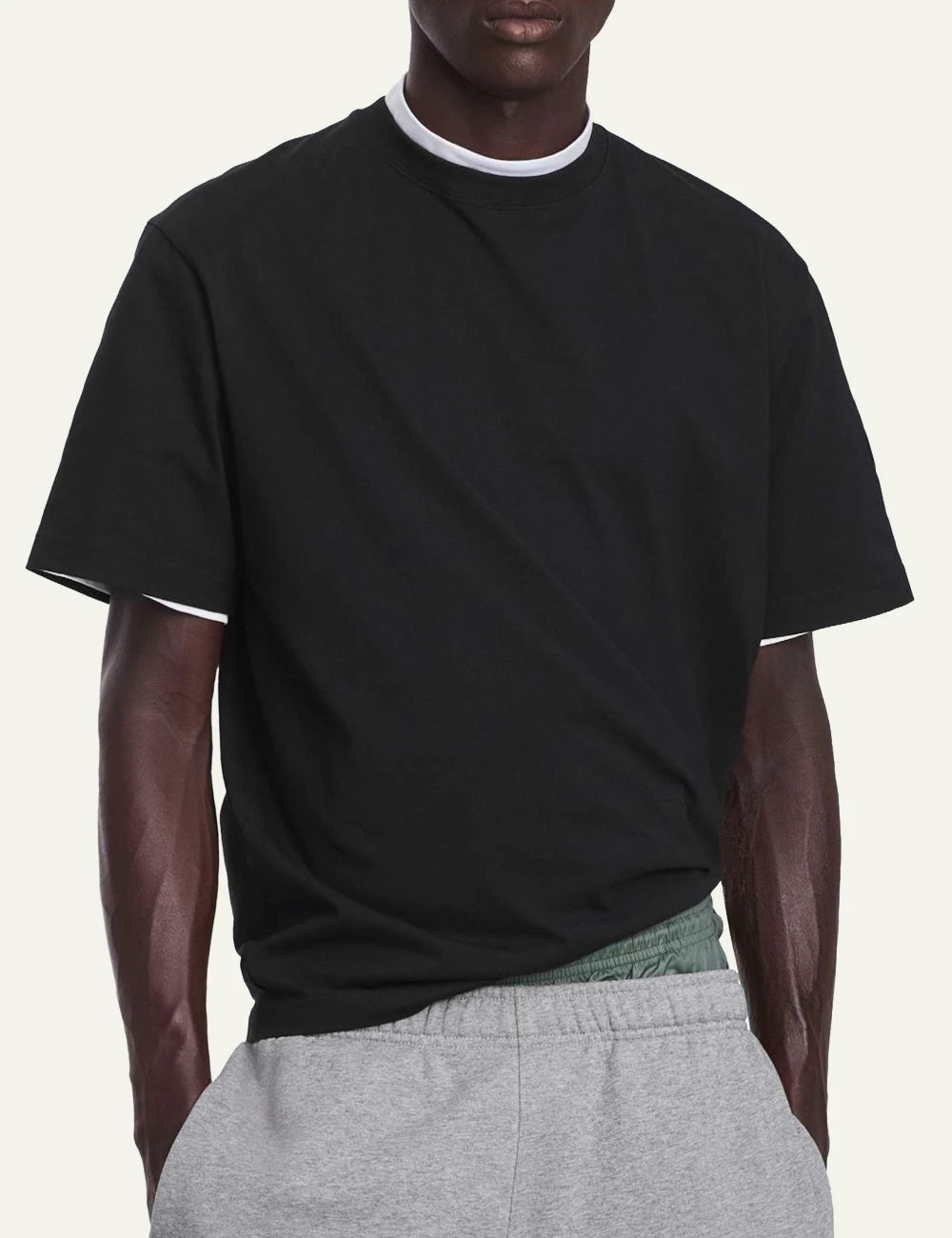 Canada Goose novo t-shirt black organic cotton front model view
