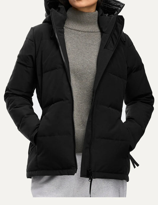 Canada Goose women's Chelsea Parka black quilted down jacket with adjustable removable hood, two-way zipper and fleece-lined pockets