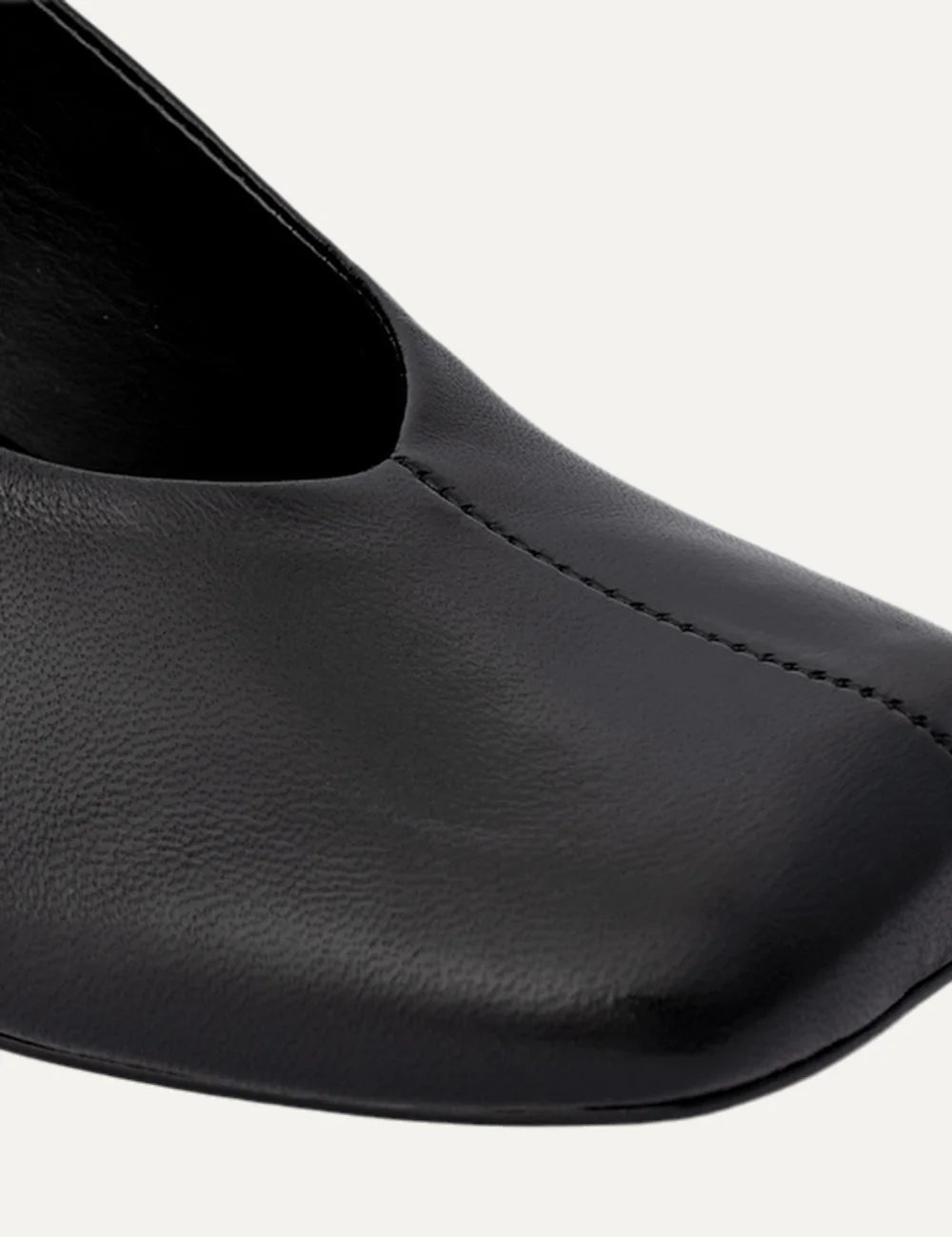 Carrano Women’s Black Leather Square-Toe Pumps toe detail