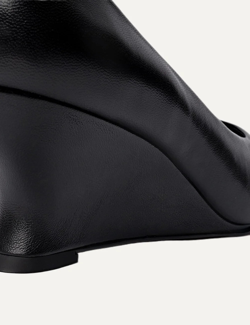 Carrano Women’s Black Leather Wedge Pumps heel detail