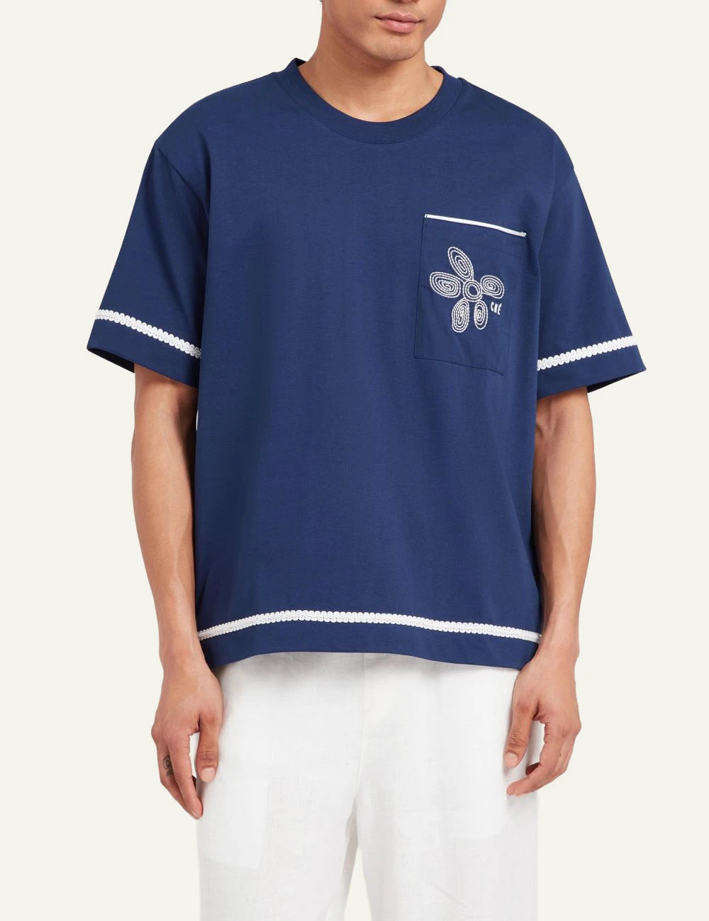 Che blue t-shirt embroidered pocket detail front model